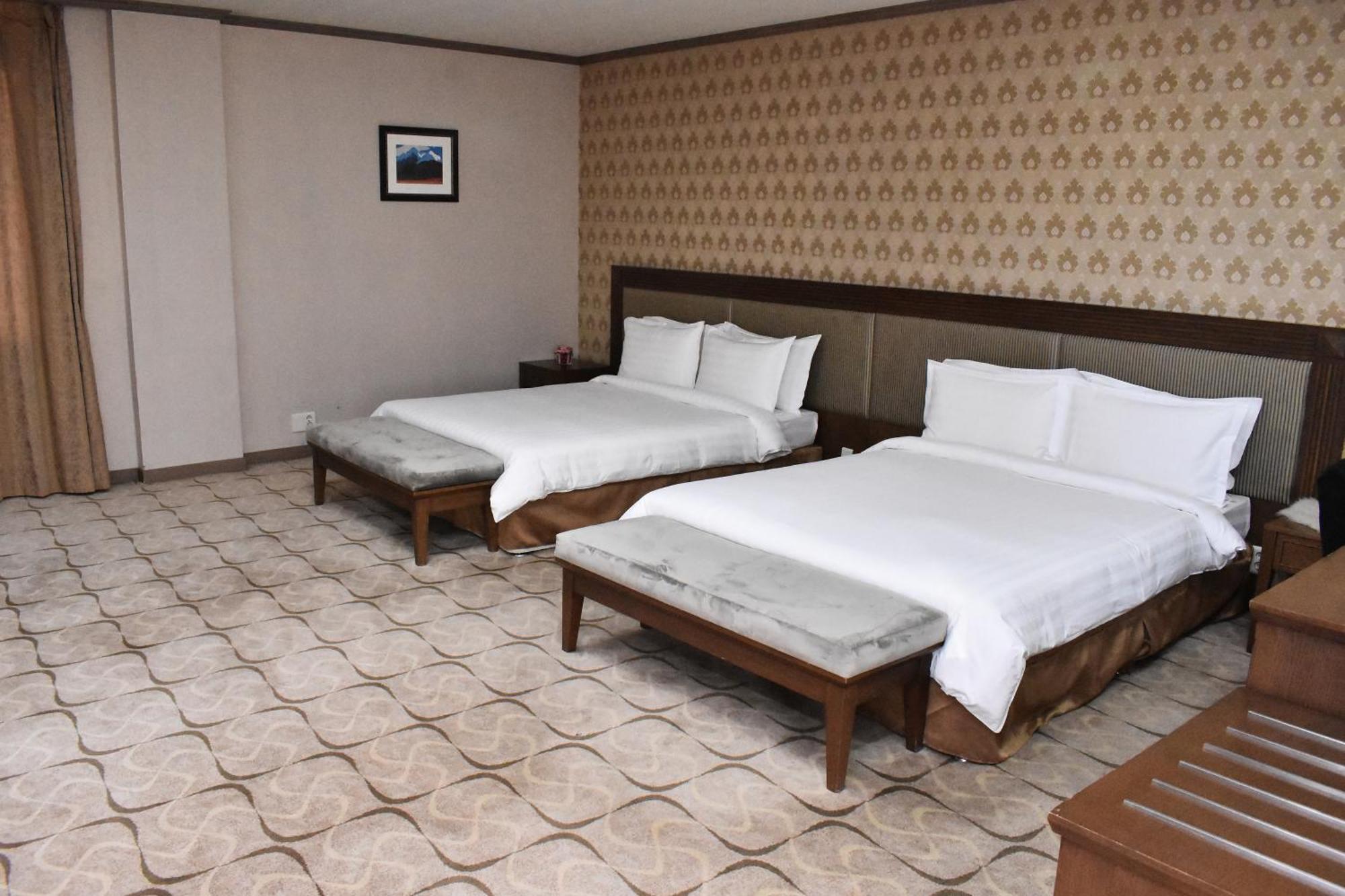Sunjin Grand Hotel อูลานบาตอร์ ภายนอก รูปภาพ