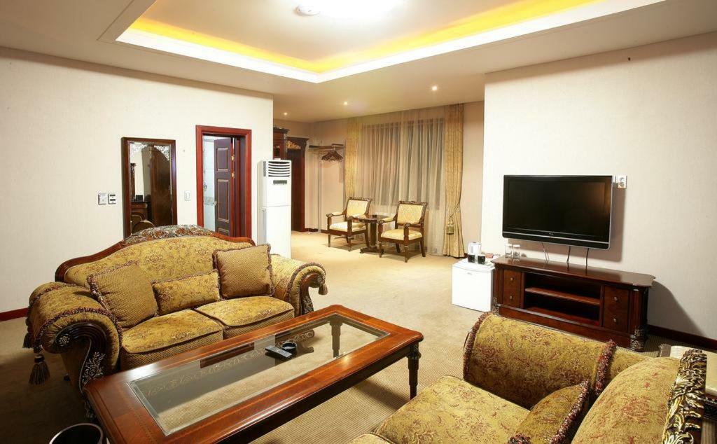 Sunjin Grand Hotel อูลานบาตอร์ ภายนอก รูปภาพ